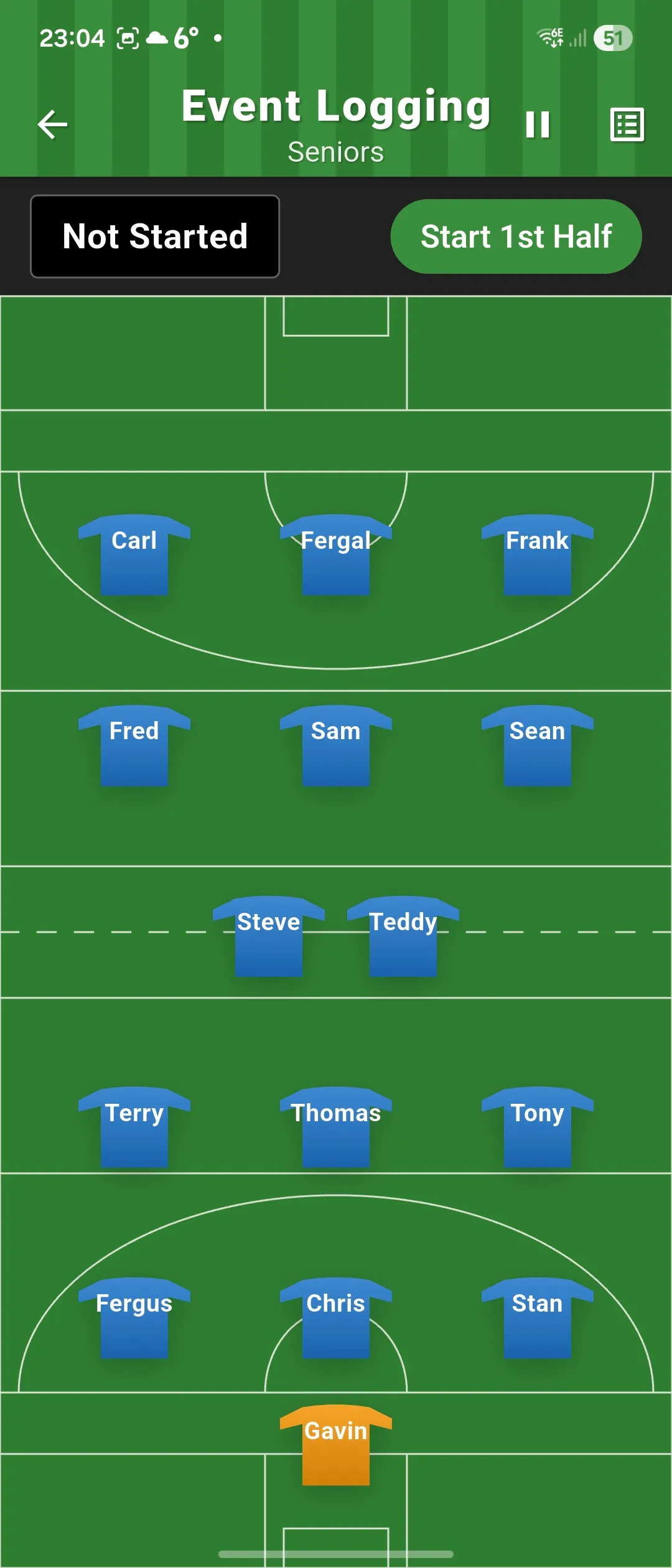 Pre-start live formation screen for a Gaelic game showing the lineup on-pitch and a clear start action.